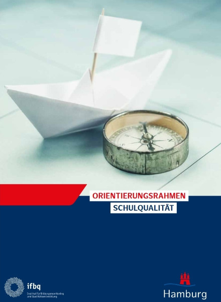 Titelbild des Orientierungsrahmen Schulqualität: Foto eines Papierschiffchens und eines Kompass