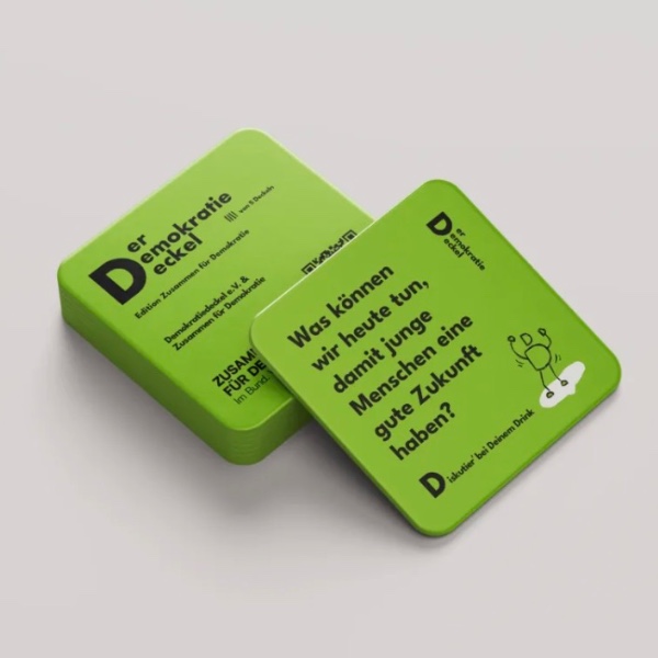 Ein Foto von den Demokratiedeckeln